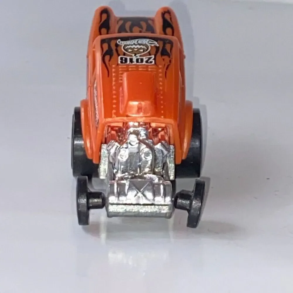 Hot Wheels Poppa Wheelie 1/5 Diecast Van 5/365 Holiday Racers 2013 Halloween